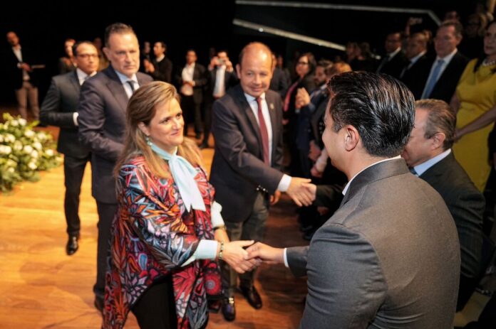 Felifer Macías asiste a homenaje de la ministra Ana Margarita Ríos Farjat