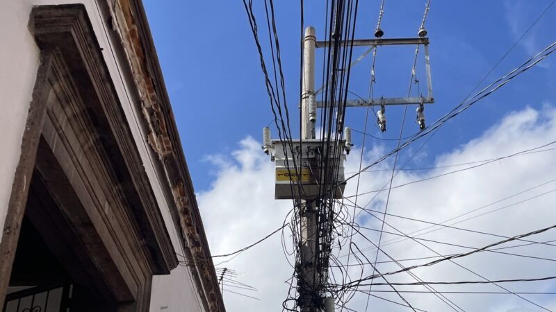 Retiro de cables en desuso en San Juan del Río