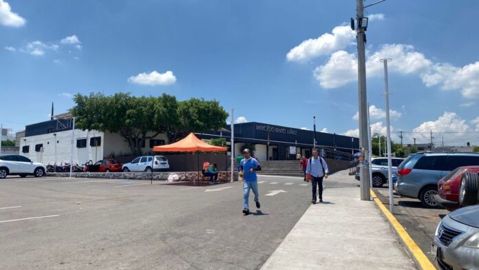 Investigarán presunto cobro ilegal de estacionamiento en el Mercado Juárez