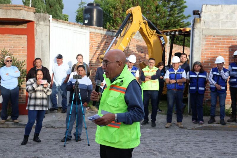 Rehabilitación de calle en Huimilpan mejora vialidad y servicios públicos