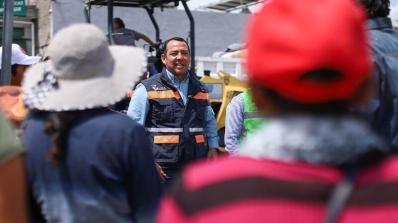 Roberto Cabrera supervisa avance del 65% en reencarpetado de Av. Universidad