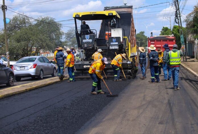 Roberto Cabrera supervisa avance del 65% en reencarpetado de Av. Universidad