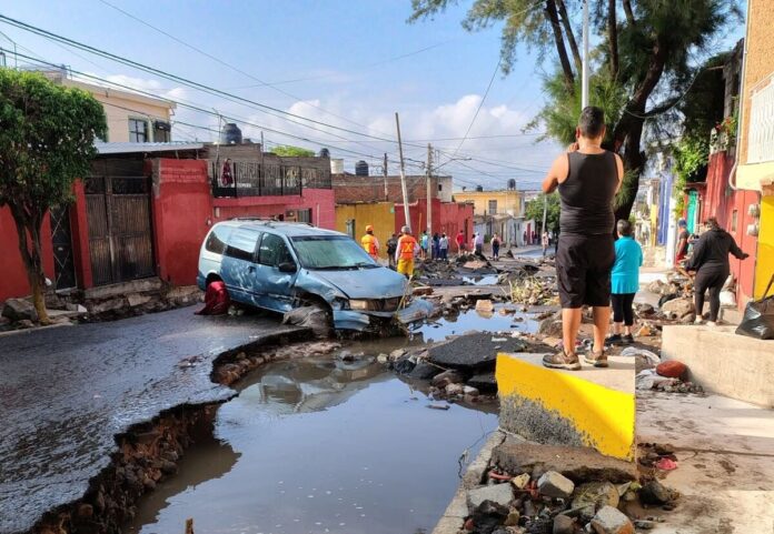 Trabajan en zonas afectadas por lluvias en la capital queretana