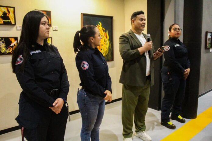 Inauguran exposición pictórica en homenaje a Bomberos de San Juan del Río