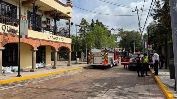 Bajan los niveles de agua en el centro de Tequisquiapan; inician limpieza