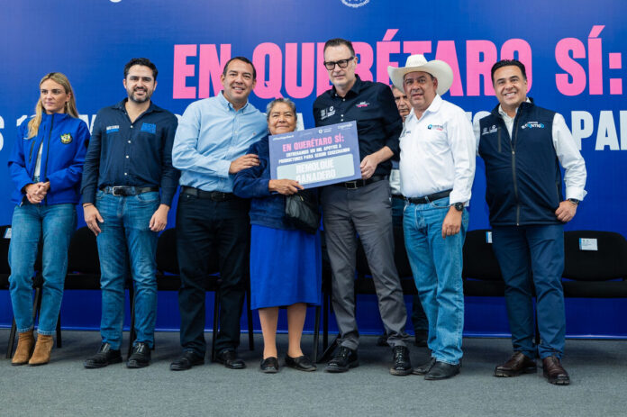 Autoridades entregan 150 mil apoyos al campo queretano