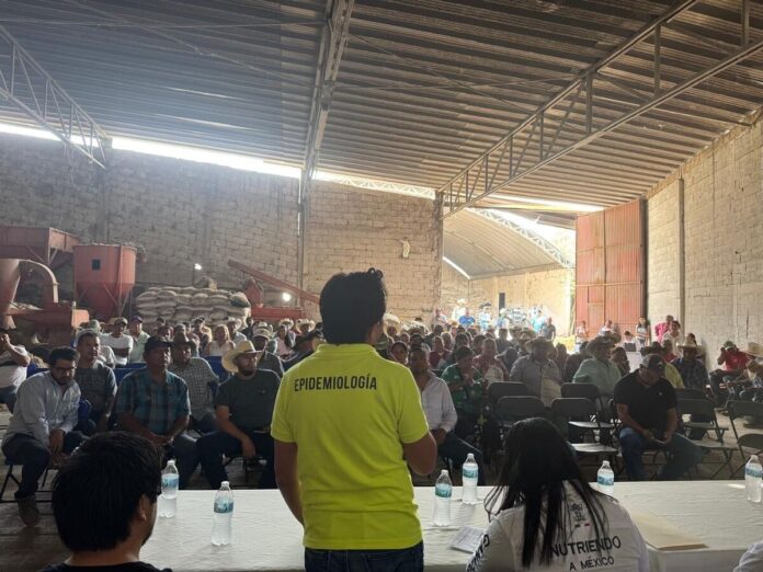 Capacitan a ganaderos de Jalpan de Serra sobre prevención de la rabia