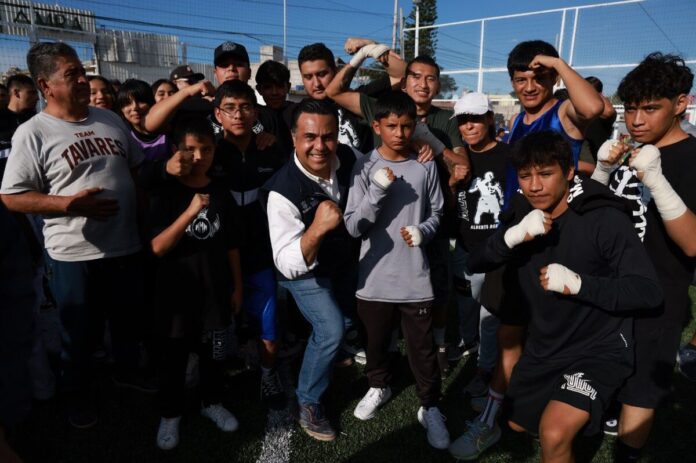 Entrega SEDESOQ rehabilitación de la cancha El Gallinero