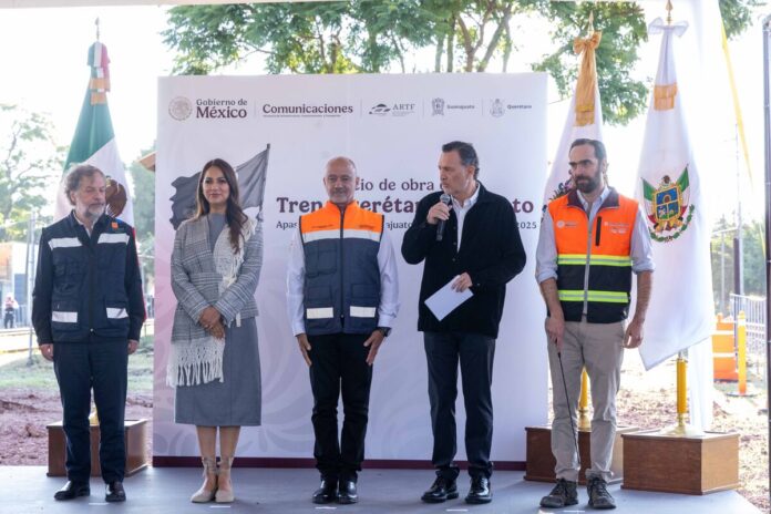 Mauricio Kuri asiste al arranque de obras del tren Querétaro-Irapuato