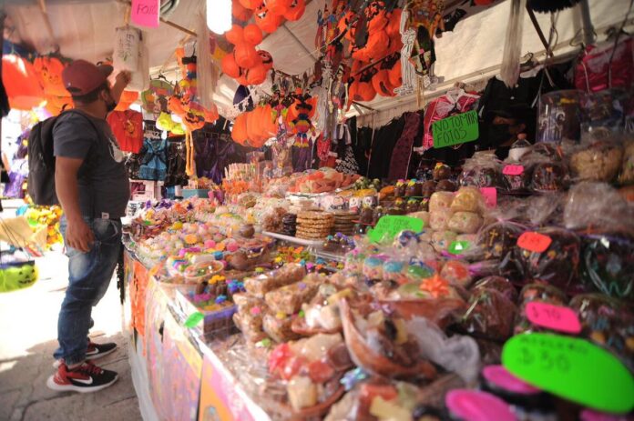 Municipio de SJR reordenará comercio de Día de Muertos; analizan reubicar a comerciantes de temporada
