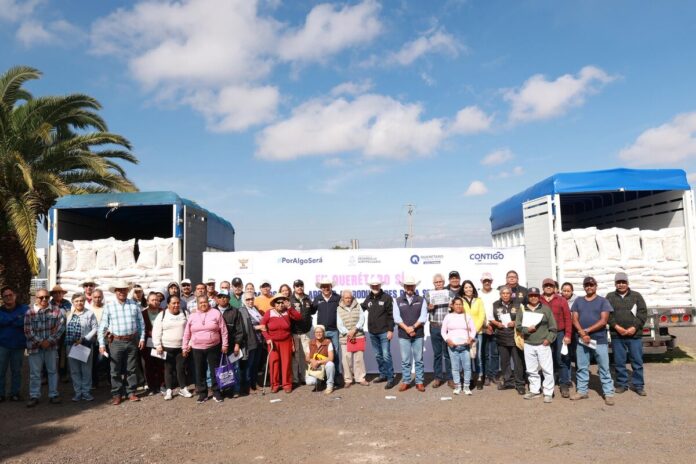 SEDEA entrega suplemento alimenticio a apicultores