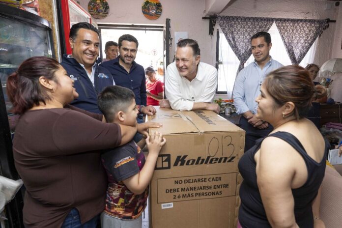 Supervisan autoridades entrega de apoyos a familias de la colonia La Piedad afectadas por las lluvias
