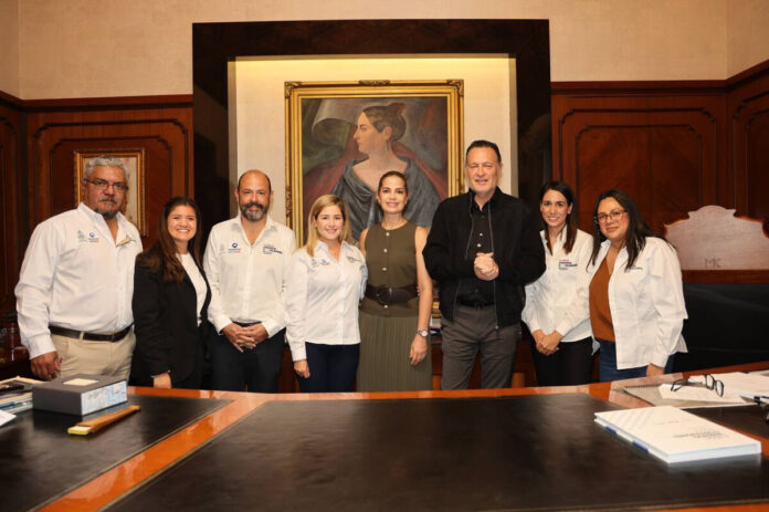 Car Herrera entrega Cuarto Informe de Actividades del SEDIF al Gobernador Car Herrera entrega Cuarto Informe de Actividades del SEDIF al Gobernador