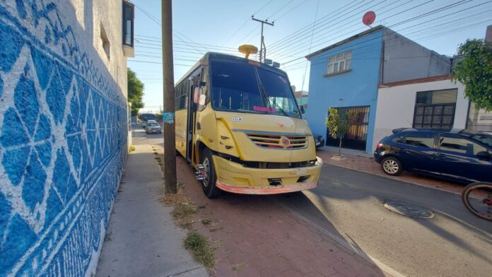 Chofer de transporte público es asaltado con arma blanca al iniciar turno en SJR