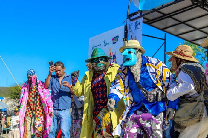 Realizan con éxito el “Segundo Festival de la Máscara de Palo, Danzas y Xhitases Únicos y Diferentes” en La Valla
