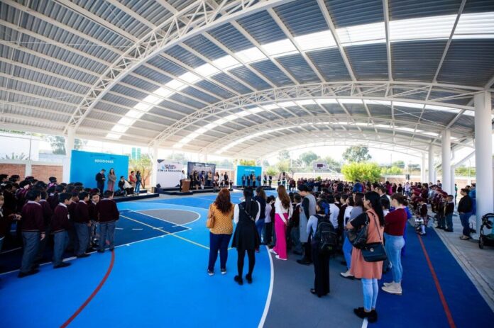 Roberto Cabrera inaugura techumbre en escuela primaria de La Floresta, SJR Roberto Cabrera inaugura techumbre en escuela primaria de La Floresta, SJR