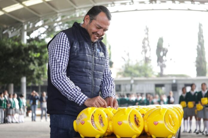 San Juan del Río se suma a la campaña Teletón 2025; Roberto Cabrera asiste a entrega de botes