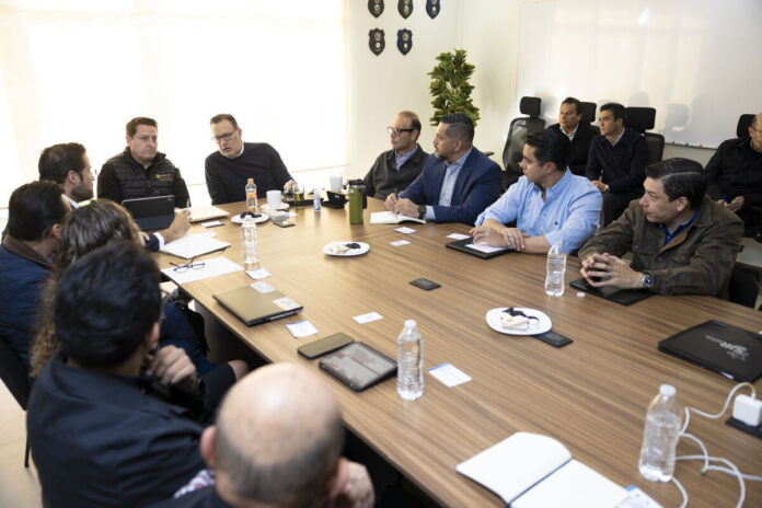 Se reúne Gobernador con responsables del proyecto del Tren México - Querétaro