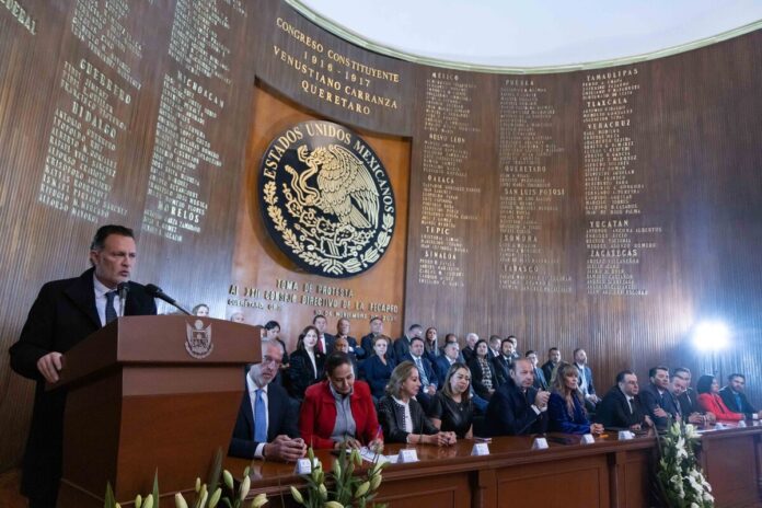 Profesionistas son parte esencial de la fortaleza de Querétaro: Gobernador Kuri