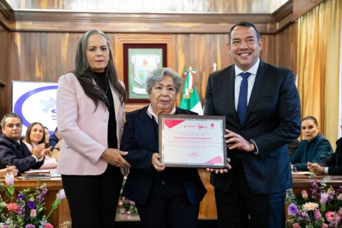 Ayuntamiento de SJR entrega reconocimiento público a Grupo Reto por su lucha contra el cáncer de mama