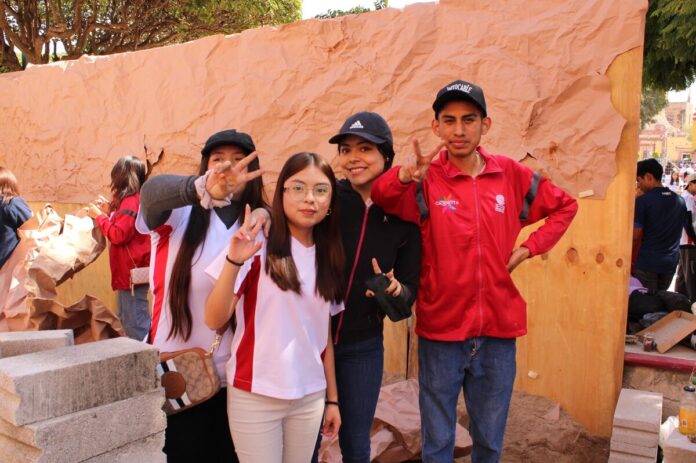 Estudiantes de COBAQ realizan XXXIII edición de Altares Monumentales en Cadereyta