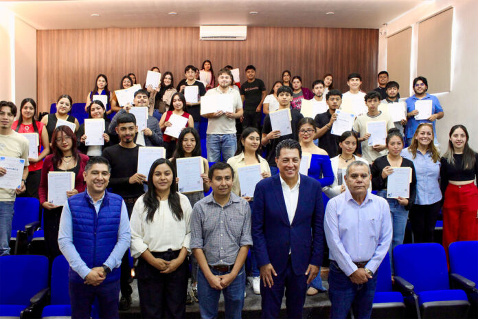 Estudiantes de la UTSJR reciben certificación CONOCER en Educación Financiera 