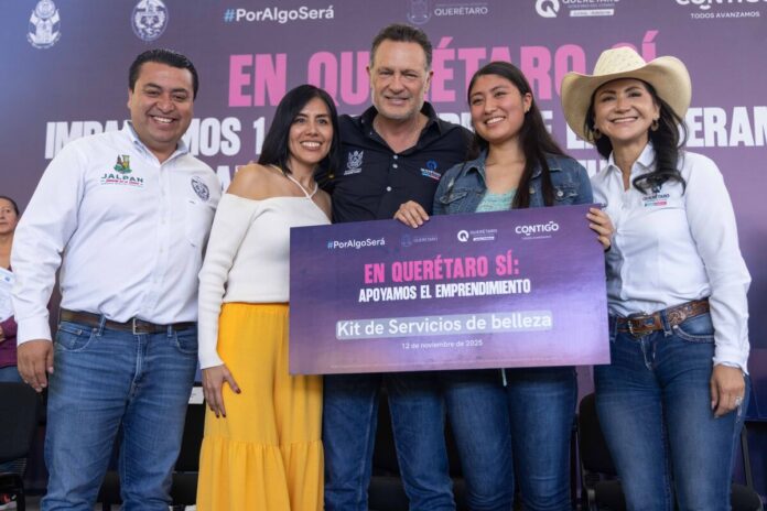 Gobernador Kuri entrega equipamiento para el autoempleo de mujeres en Jalpan