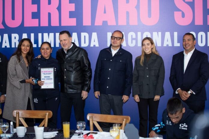 Gobernador entrega reconocimientos a atletas paralímpicos sanjuanenses y entrenadora por su desempeño en Paralimpiada CONADE
