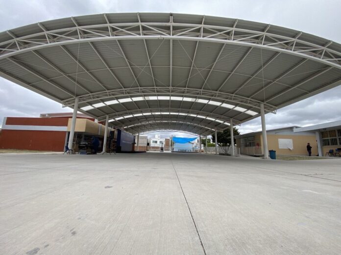 IFEQ entrega techumbre y Plaza Cívica en primaria de Corregidora