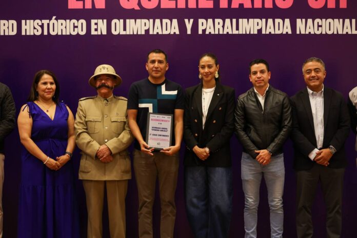 INDEREQ premia a ganadores del Desfile Conmemorativo del 115 Aniversario de la Revolución Mexicana