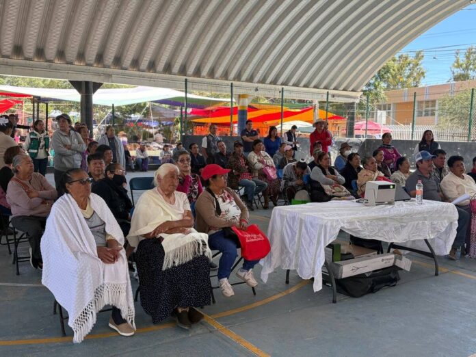 Más de 100 adultos mayores aprenden a usar la App Qrobus