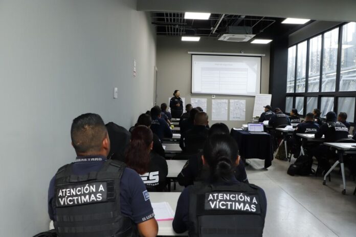 POES capacita a policías municipales metropolitanos para fortalecer la atención a la violencia familiar