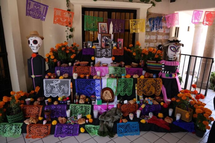 Participan 28 Clubes del Adulto Mayor en el concurso de altares