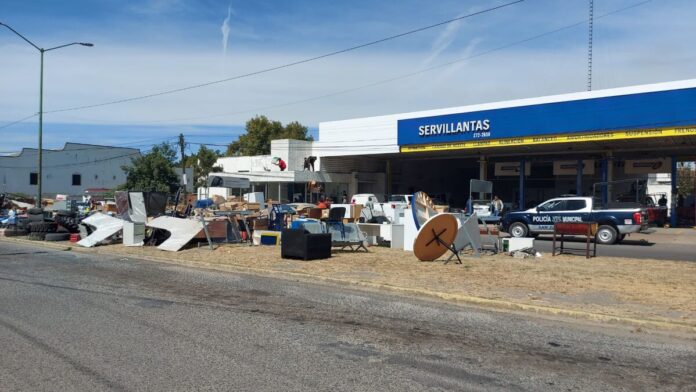 Rapiña en desalojo de Servillantas; acude SSPM, GN y Ejército para resguardar zona