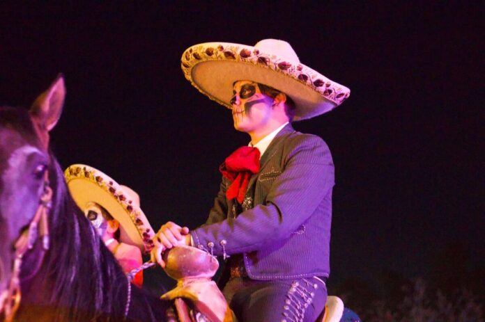 Realizan el primer “Desfile y Concurso Ecuestre de los Muertos” en San Juan del Río