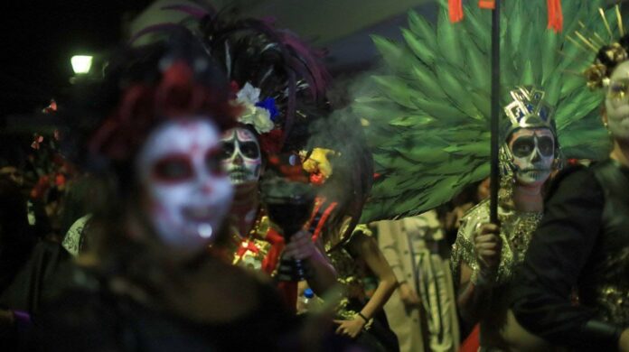 Realizan la Marcha de los Muertos 2025 y Concurso de Disfraces en San Juan del Río