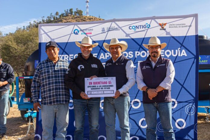 SEDEA impulsa a ganaderos con la entrega de 28 remolques nodriza para el estiaje