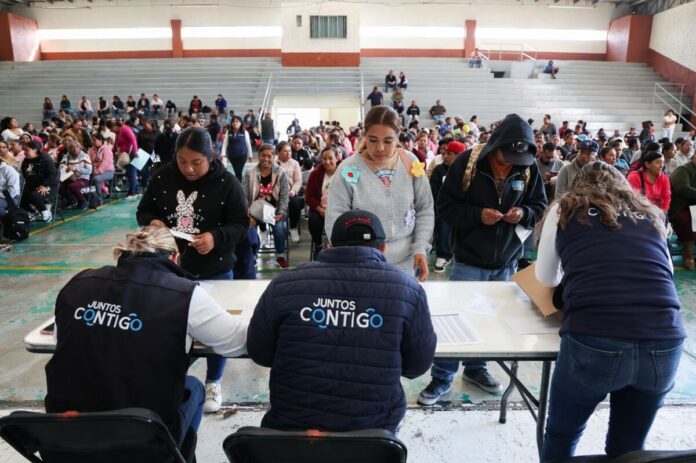 SEDESOQ continúa la entrega de Tarjetas Contigo a beneficiarios del municipio de Colón