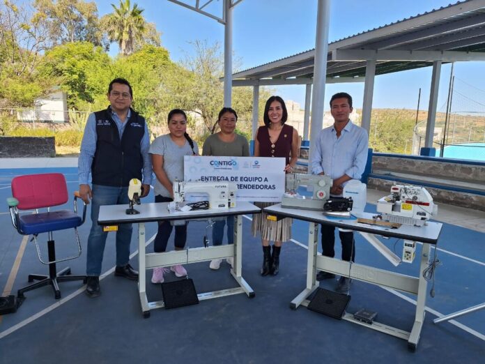 Secretaría del Trabajo entrega equipamiento a iniciativas productivas en tres municipios