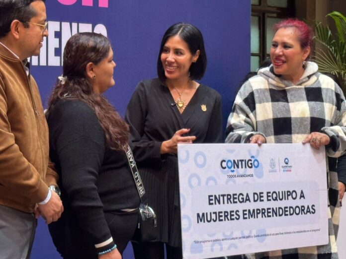 Secretaría del Trabajo entrega equipamiento a proyectos liderados por mujeres en la capital