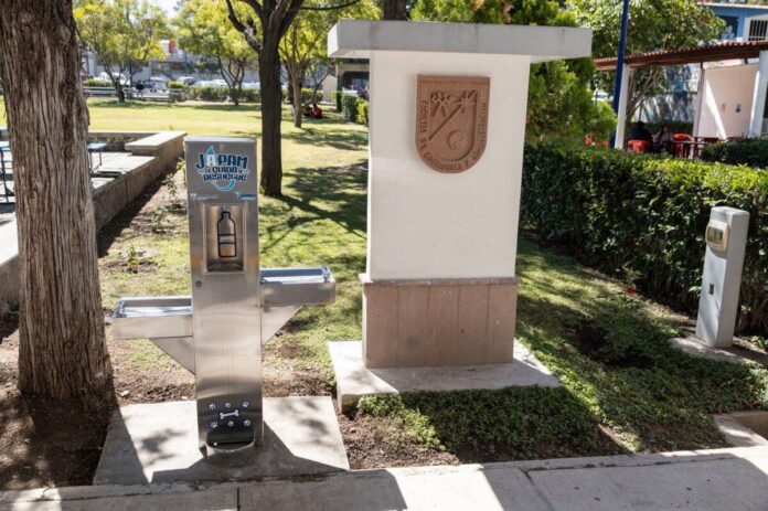 Más de 21 mil estudiantes se benefician con bebederos instalados por JAPAM