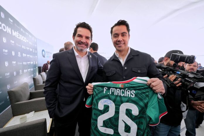 Felifer Macías asiste al anuncio del partido México vs. Islandia en el Corregidora