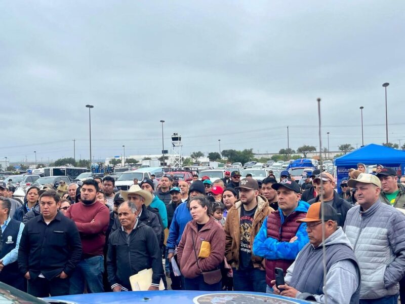 Viajan 52 vehículos en Caravana Migrante con destino a San Juan del Río