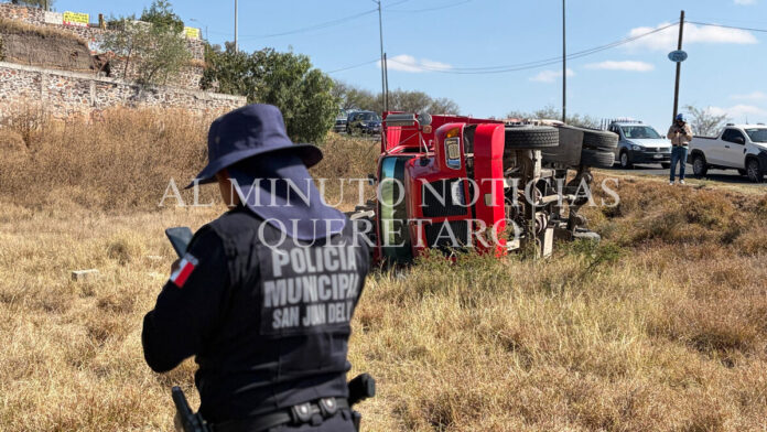 Joven chofer vuelca camión sin frenos para salvar a peatones