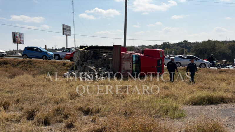 Joven chofer vuelca camión sin frenos para salvar a peatones