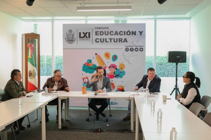 Esconder iniciativas no es solución para el proceso legislativo: Ospital