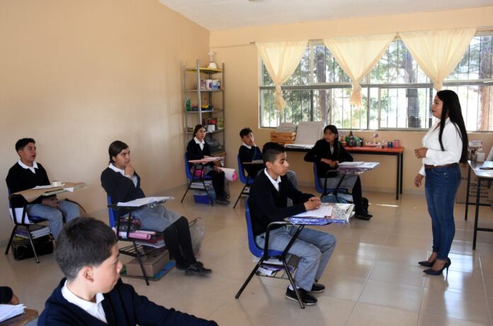 Participarán 12 mil alumnos de secundaria en encuentro de matemáticas de la USEBEQ