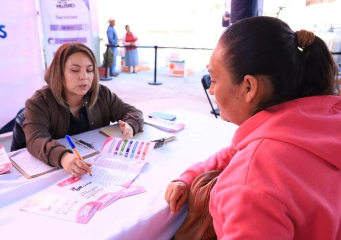 Acerca Roberto Cabrera servicios municipales a Santa Cruz Escandón con jornada integral