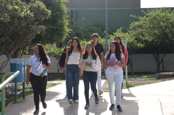 Empresas del sector industrial financian a cerca de 50 estudiantes de la UTSJR