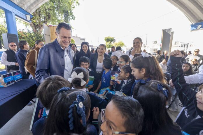 Impulsa Mauricio Kuri identidad estatal con la entrega de libros 